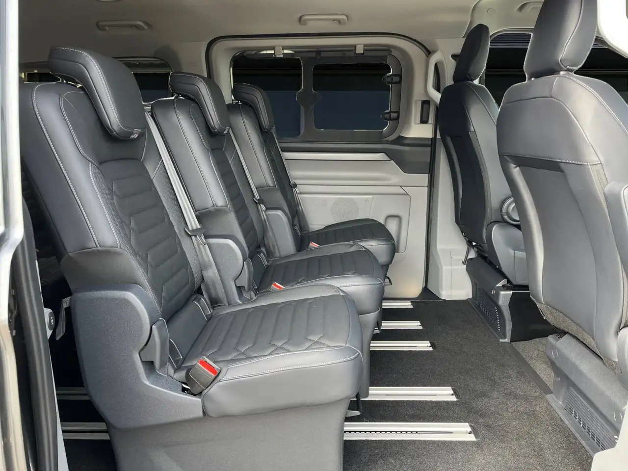 Ford Tourneo 8