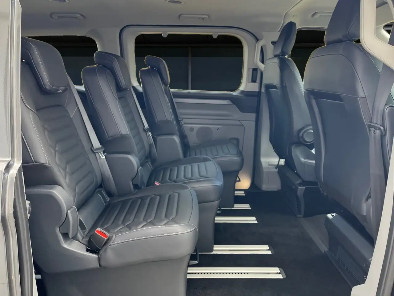 Ford Tourneo 8