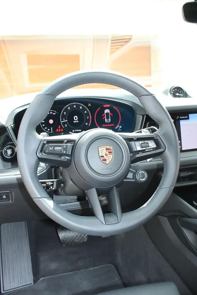 Porsche Cayenne 8