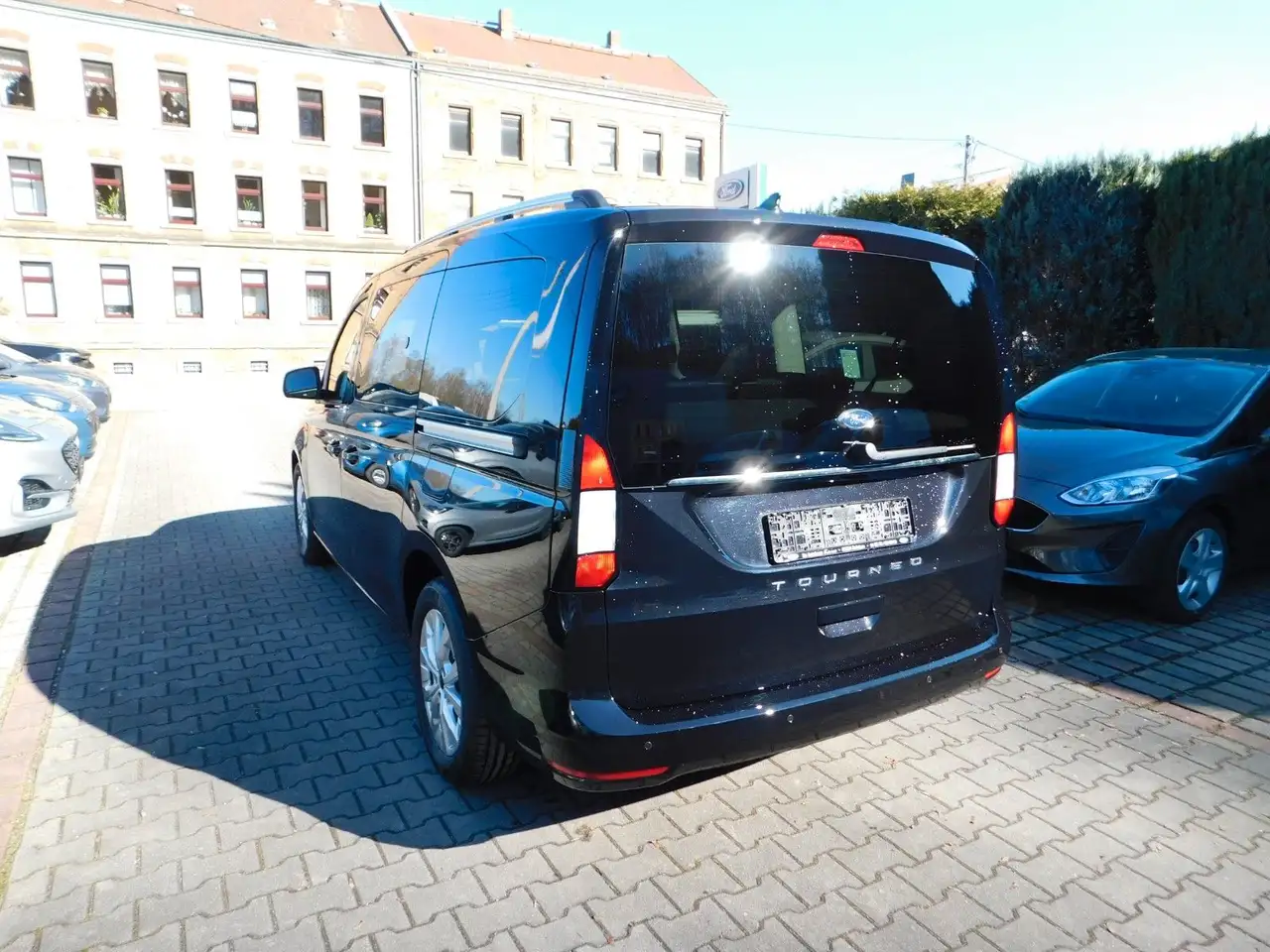 Ford Grand 5
