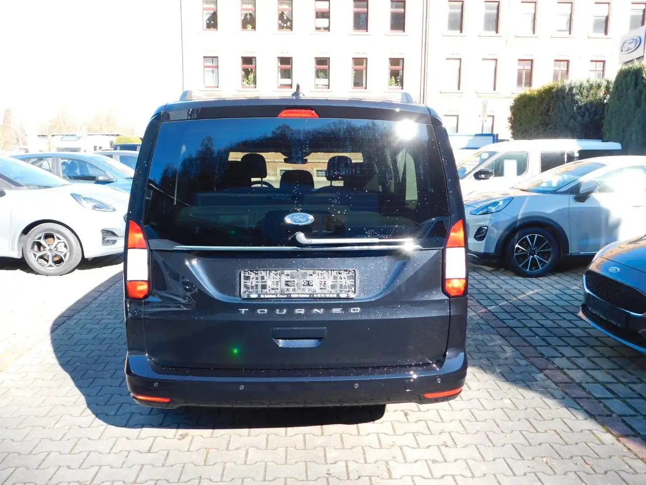 Ford Grand 6