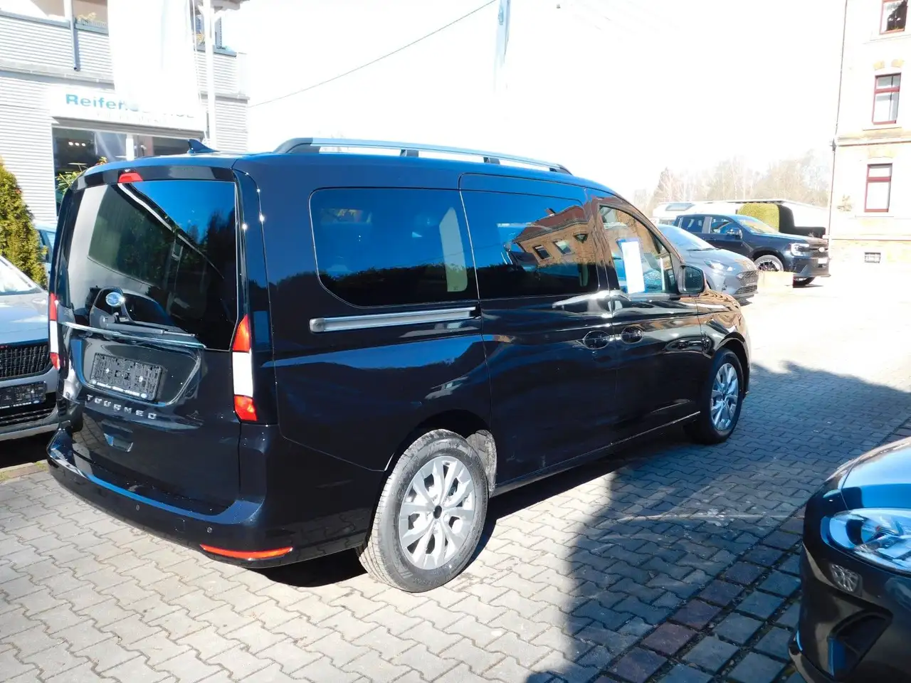 Ford Grand 7