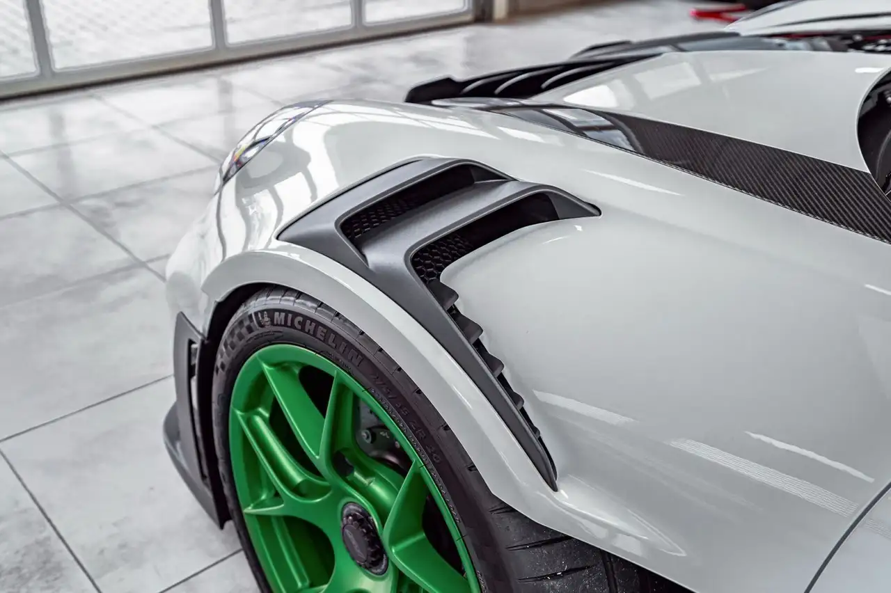 Porsche 992 911 13