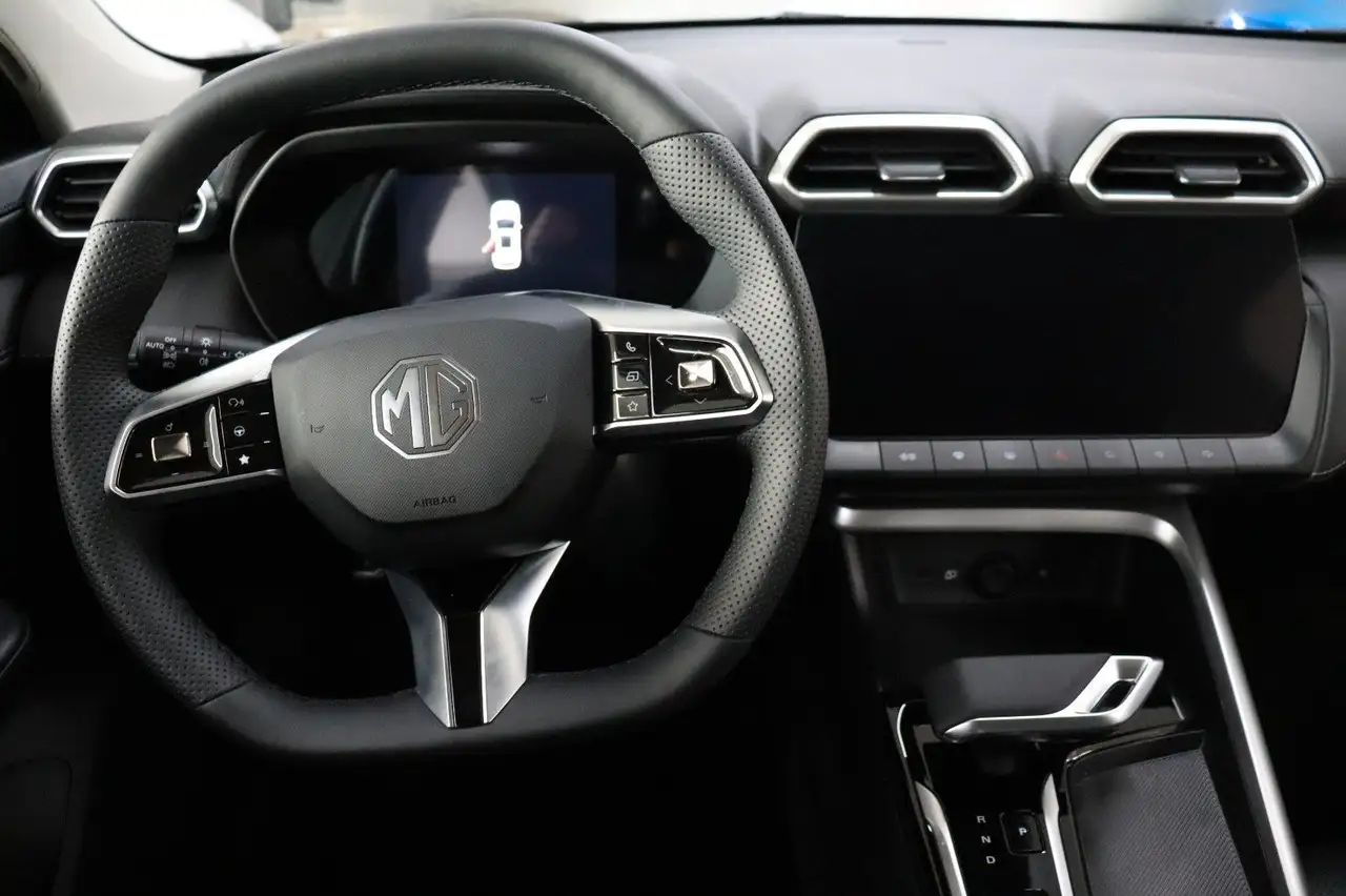 MG ZS 1.5 8