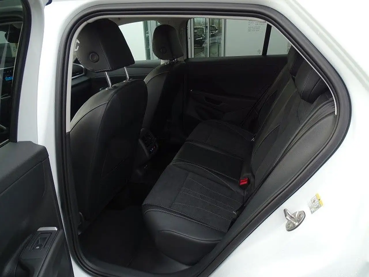 Volkswagen T-Roc 12