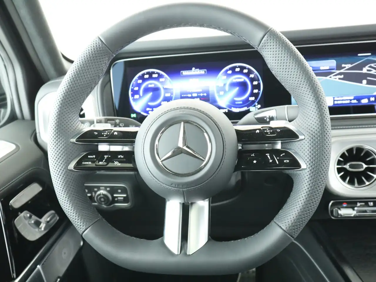 Mercedes-Benz G 580 11
