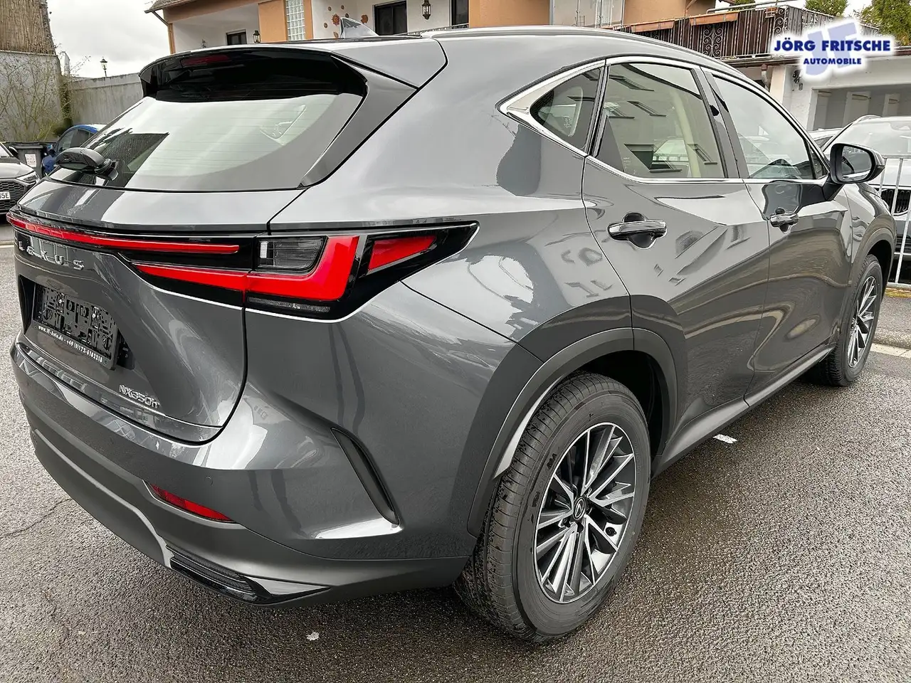 Lexus NX 6