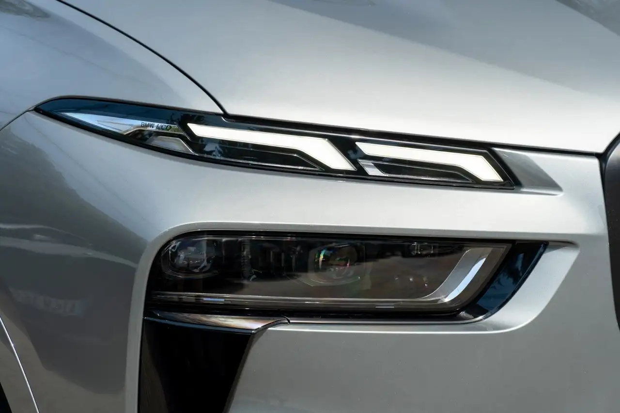 BMW X7 8