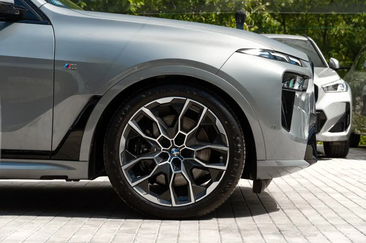 BMW X7 9