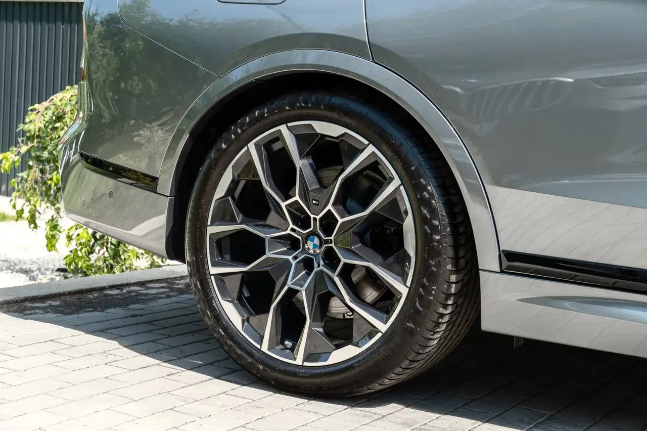 BMW X7 10