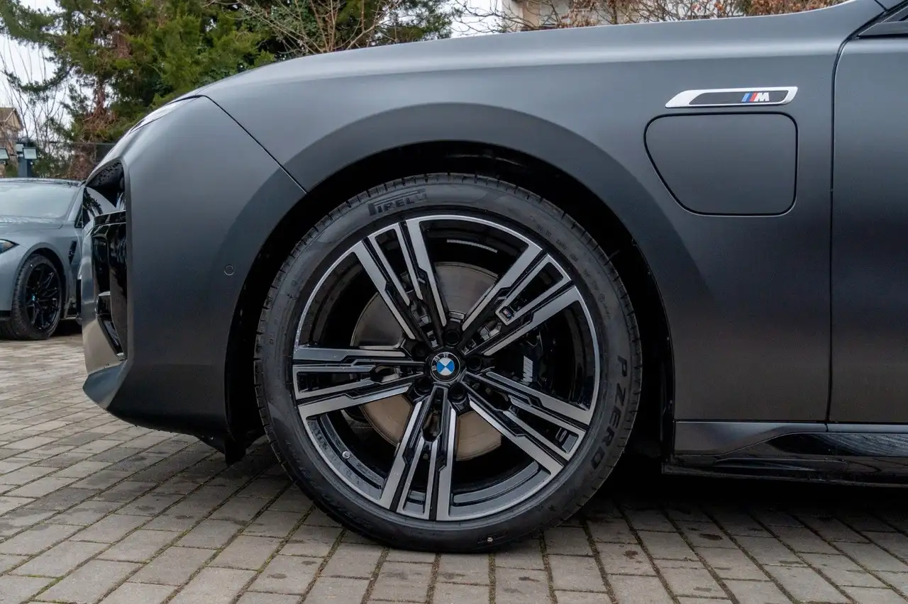 BMW 760 9