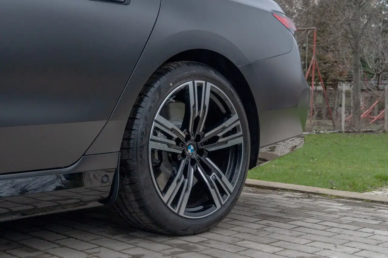 BMW 760 10