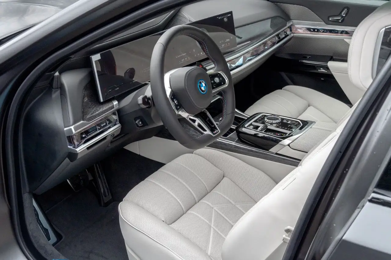 BMW 760 11