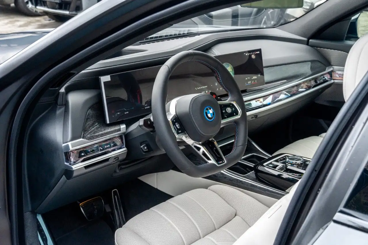 BMW 760 12