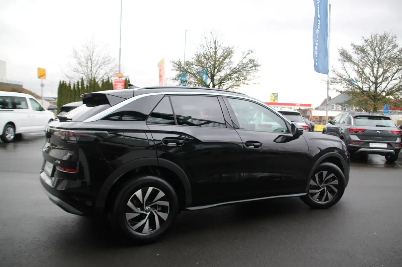 Volkswagen T-Roc 6