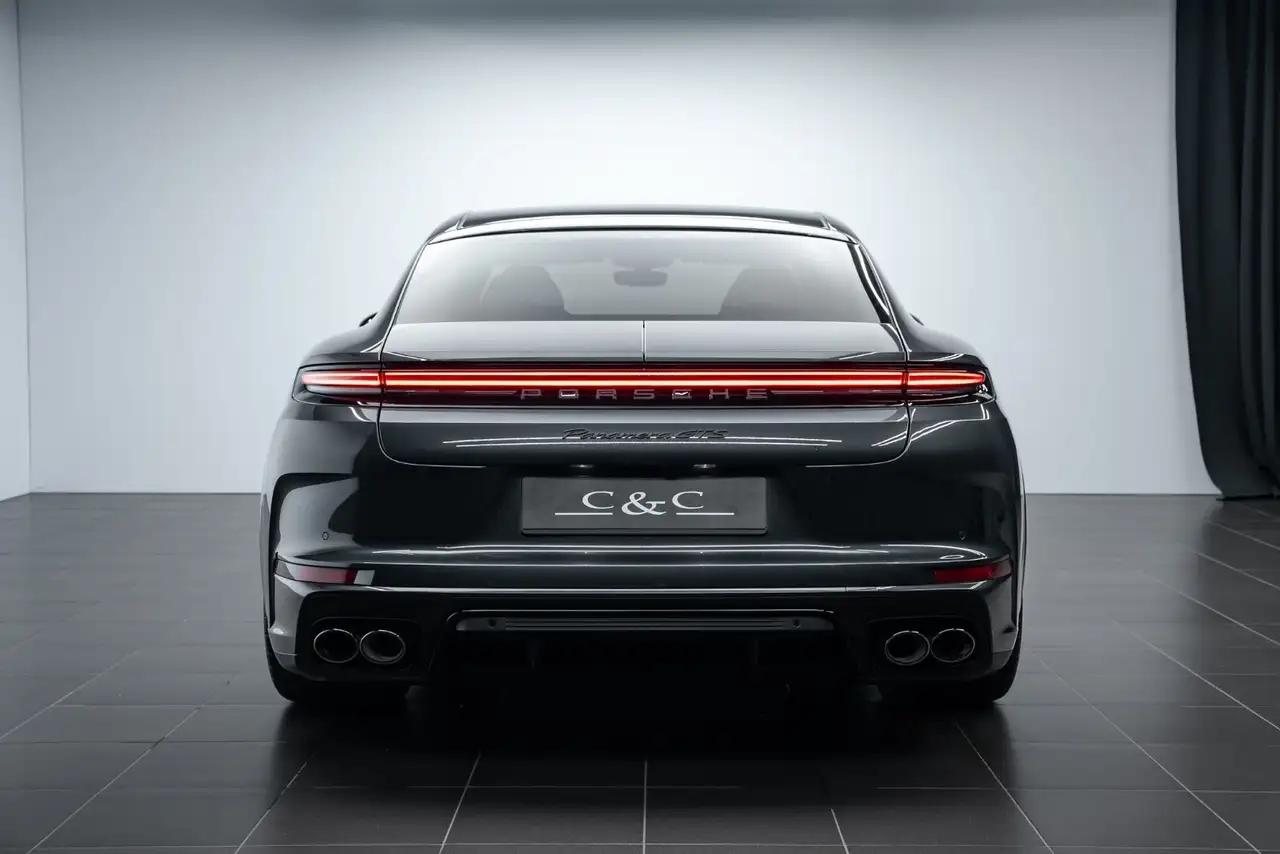 Porsche Panamera 4
