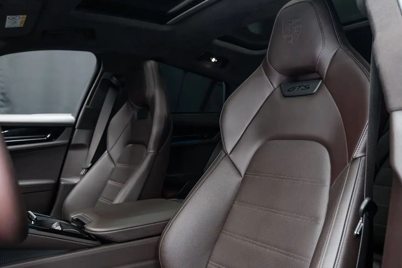 Porsche Panamera 8