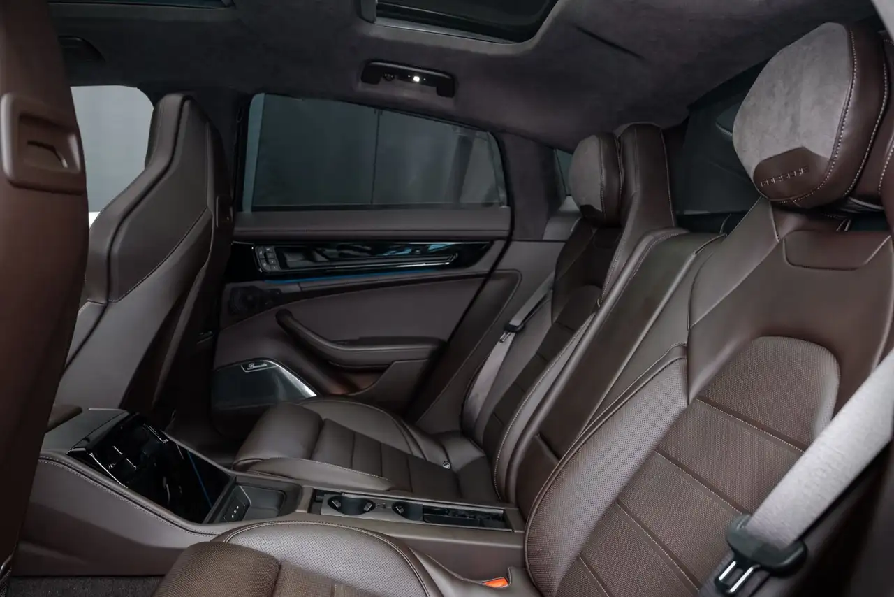 Porsche Panamera 10