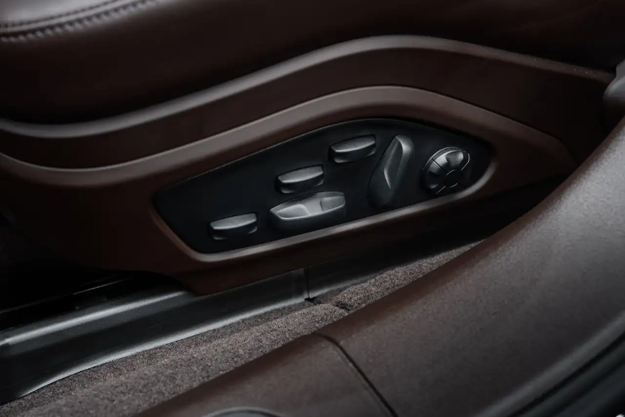Porsche Panamera 12