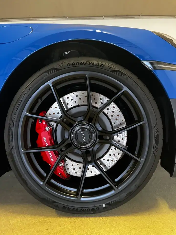 Porsche 992 911 4