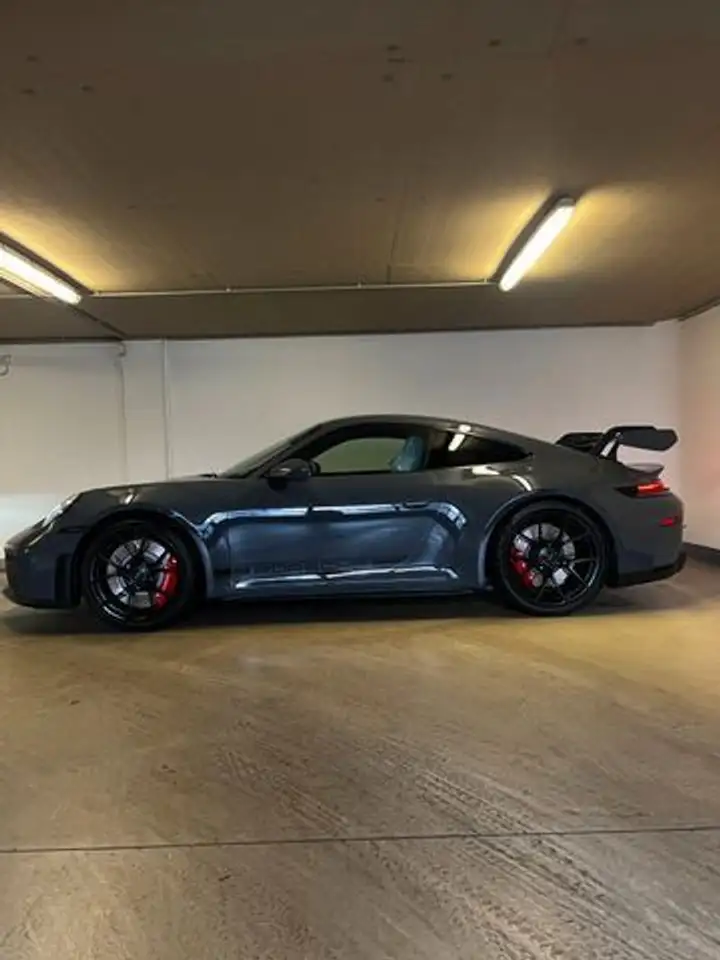 Porsche 992 911 2