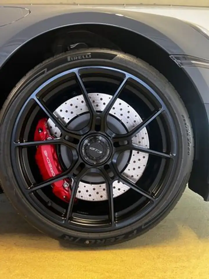 Porsche 992 911 6
