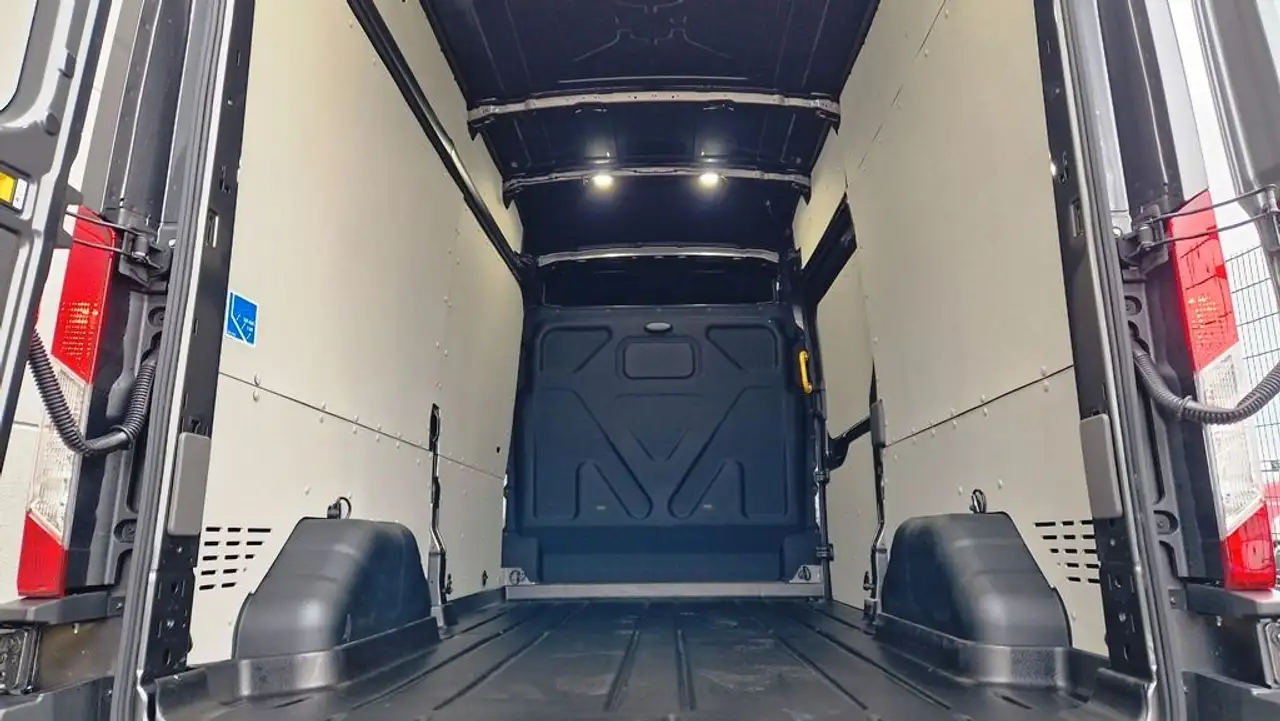 Ford Transit 8