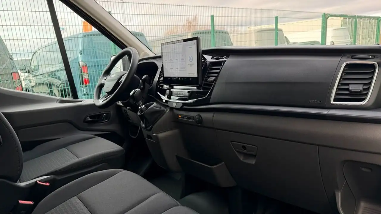 Ford Transit 9
