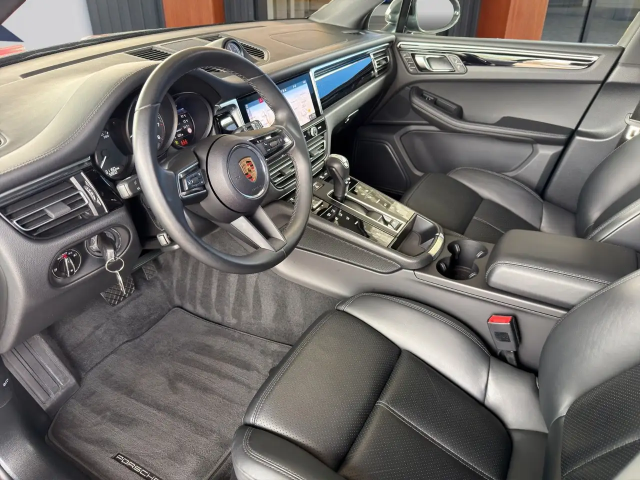 Porsche Macan III 4