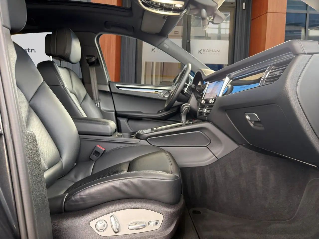 Porsche Macan III 5