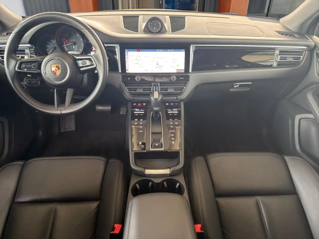 Porsche Macan III 7