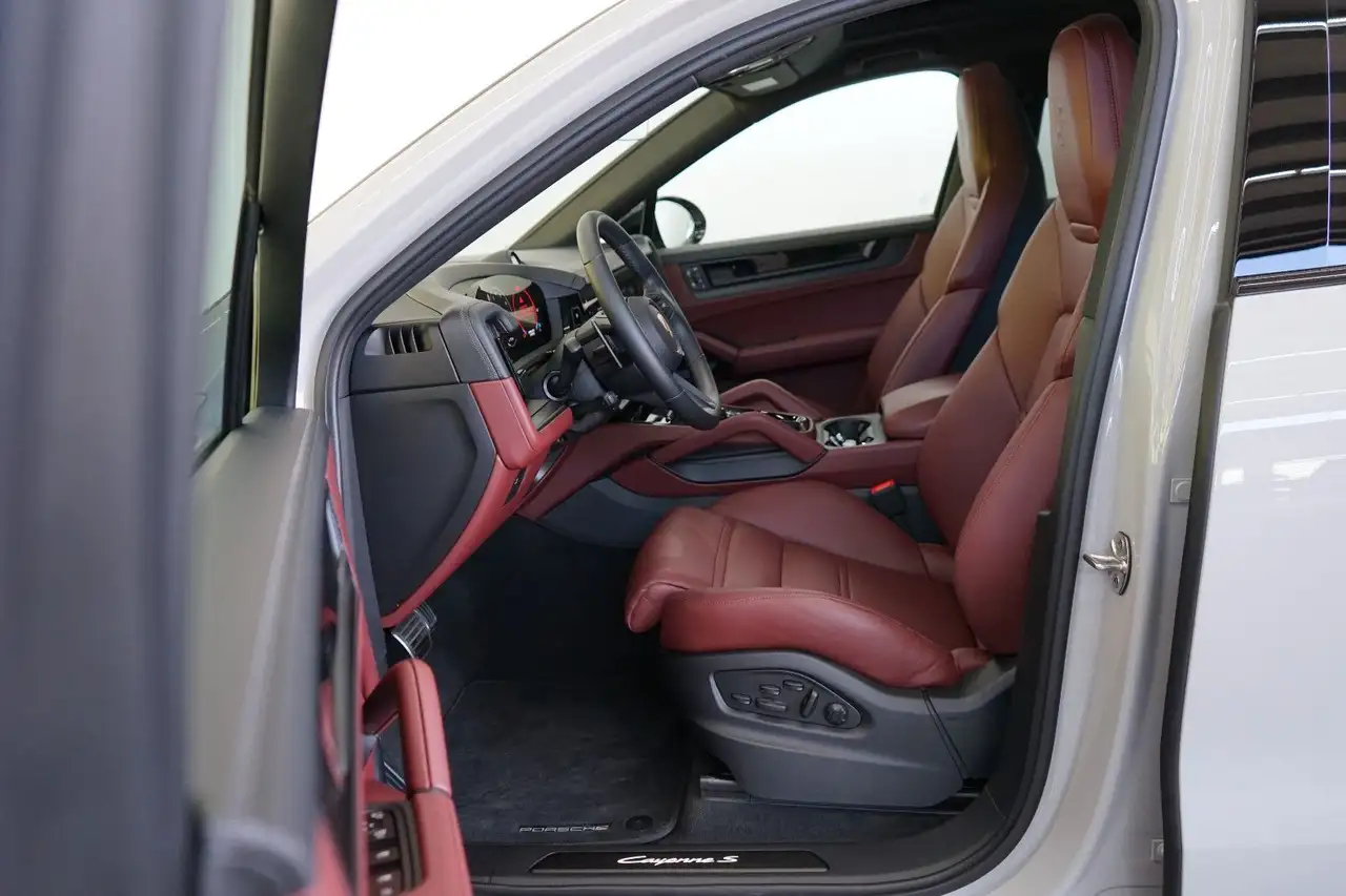 Porsche Cayenne 8