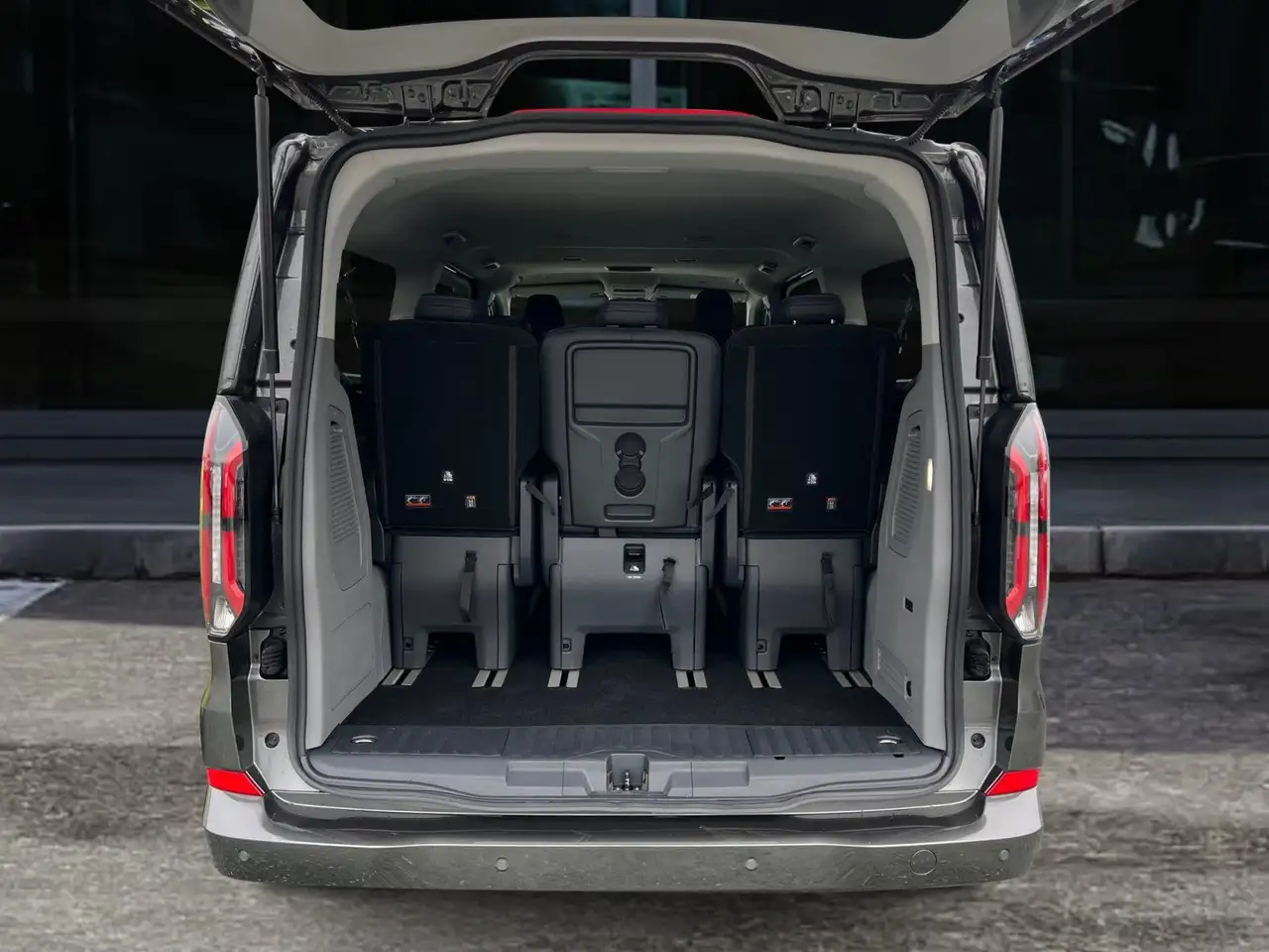 Ford Tourneo 10