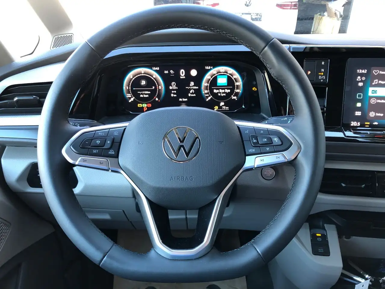 Volkswagen T7 California 11