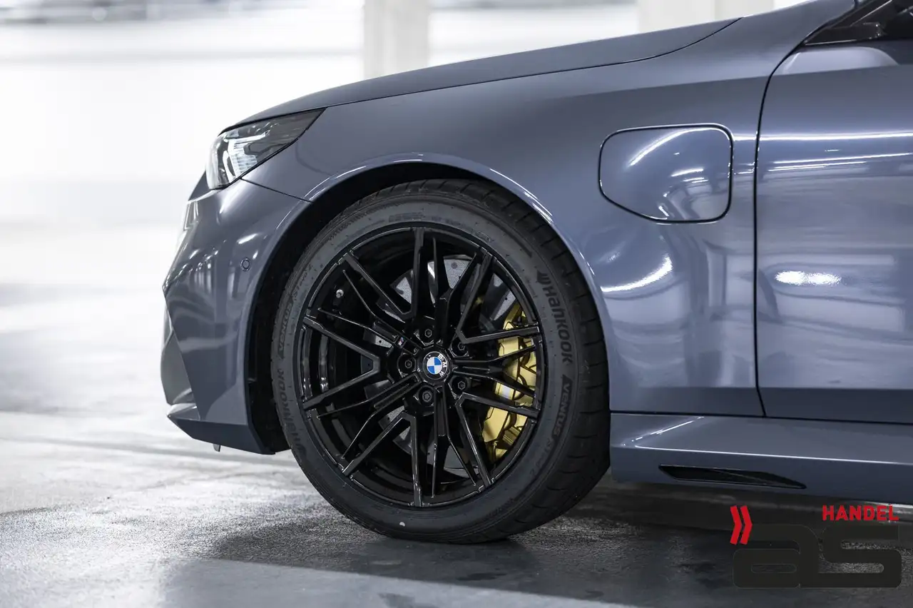 BMW M5 7