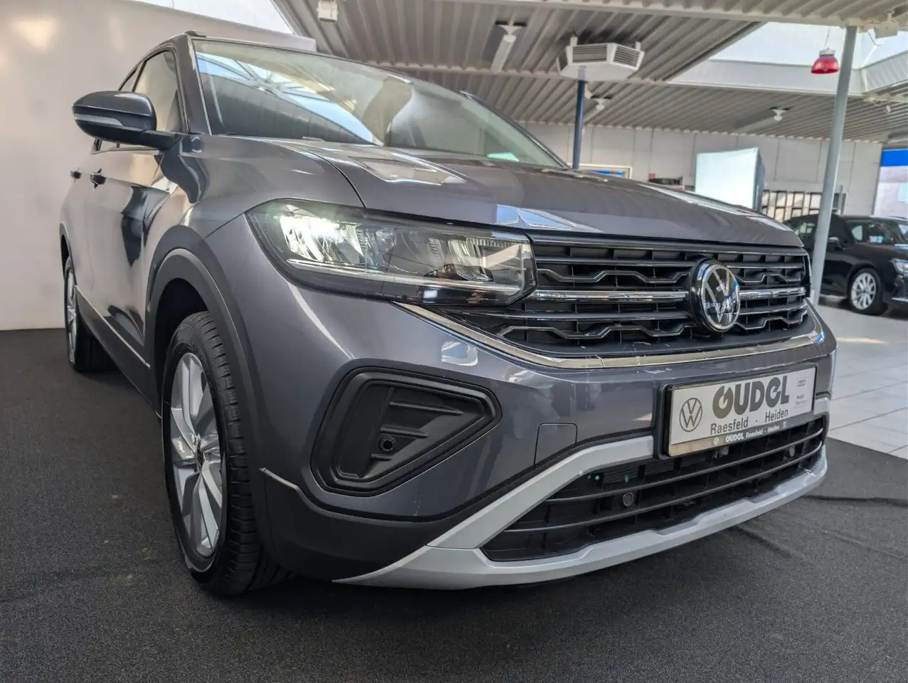 Volkswagen T-Cross 6