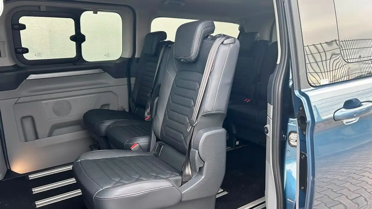 Ford Tourneo 8