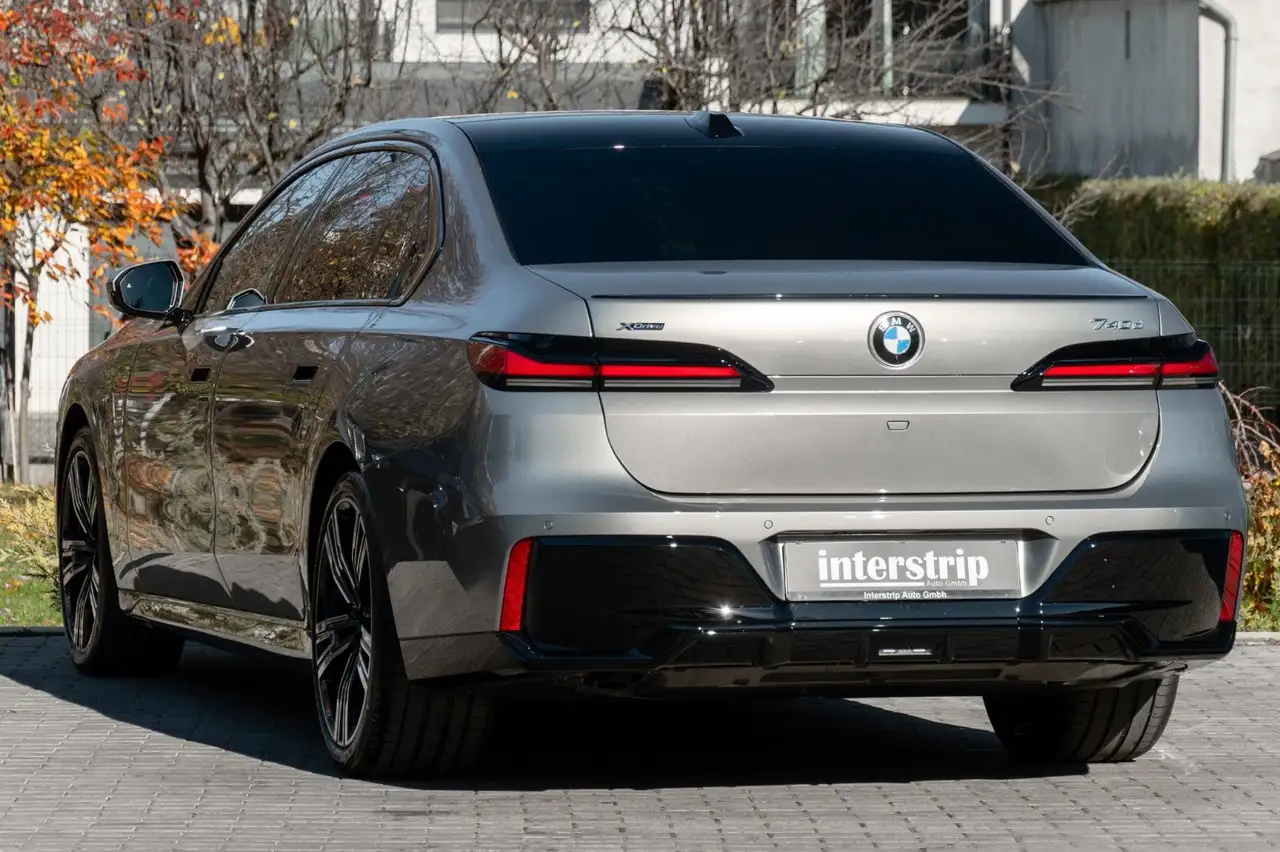 BMW 740 6
