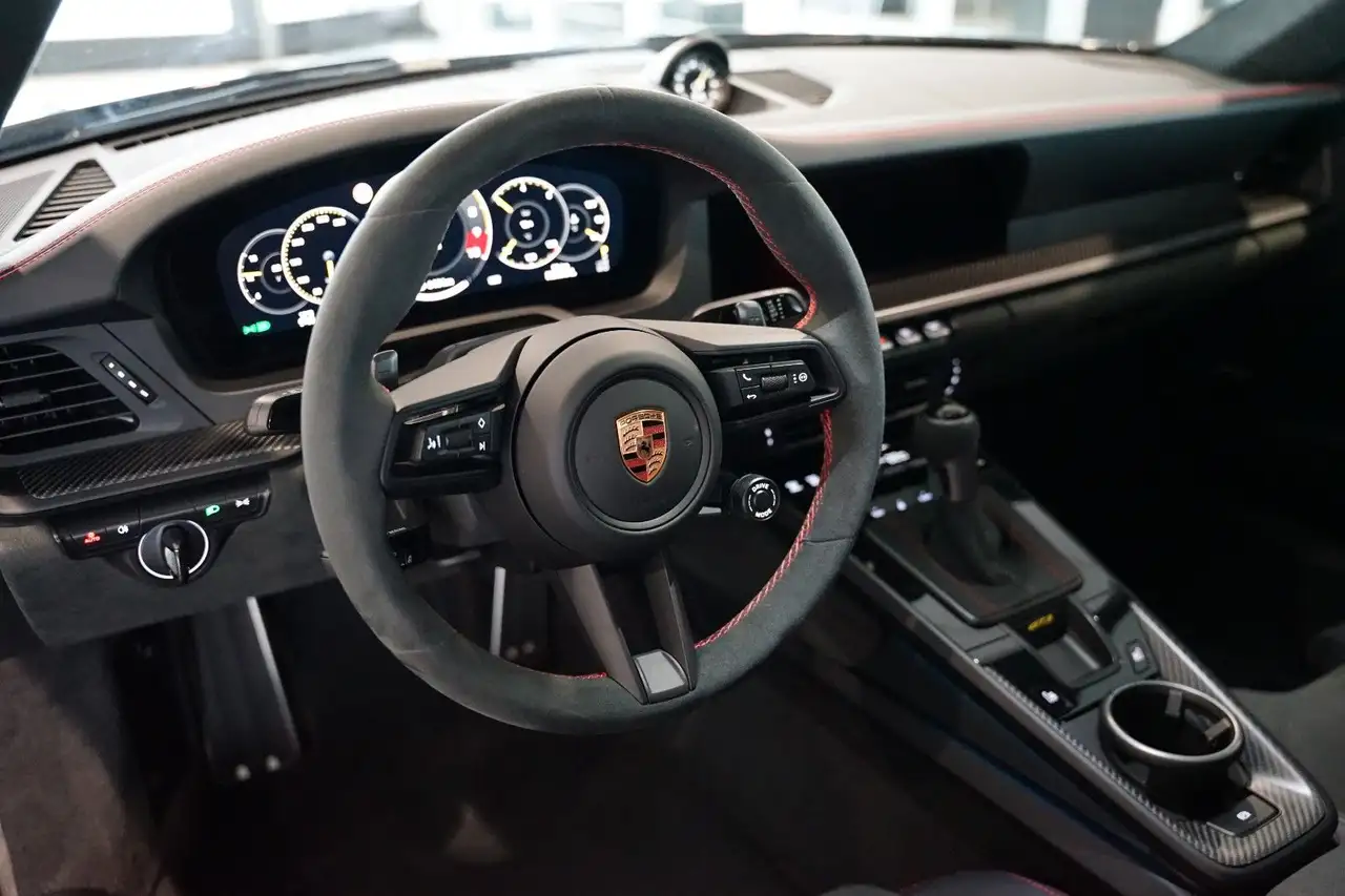 Porsche 992 16