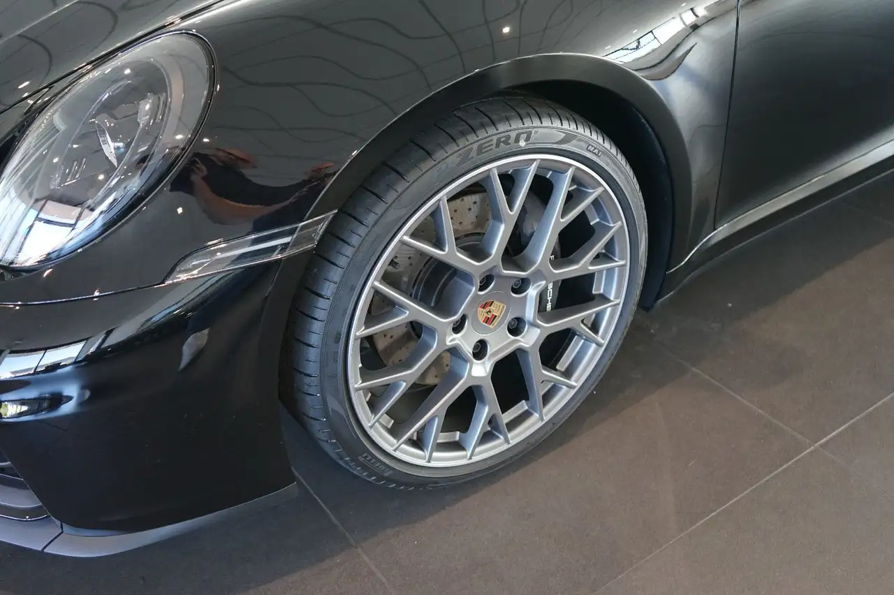 Porsche 992 8