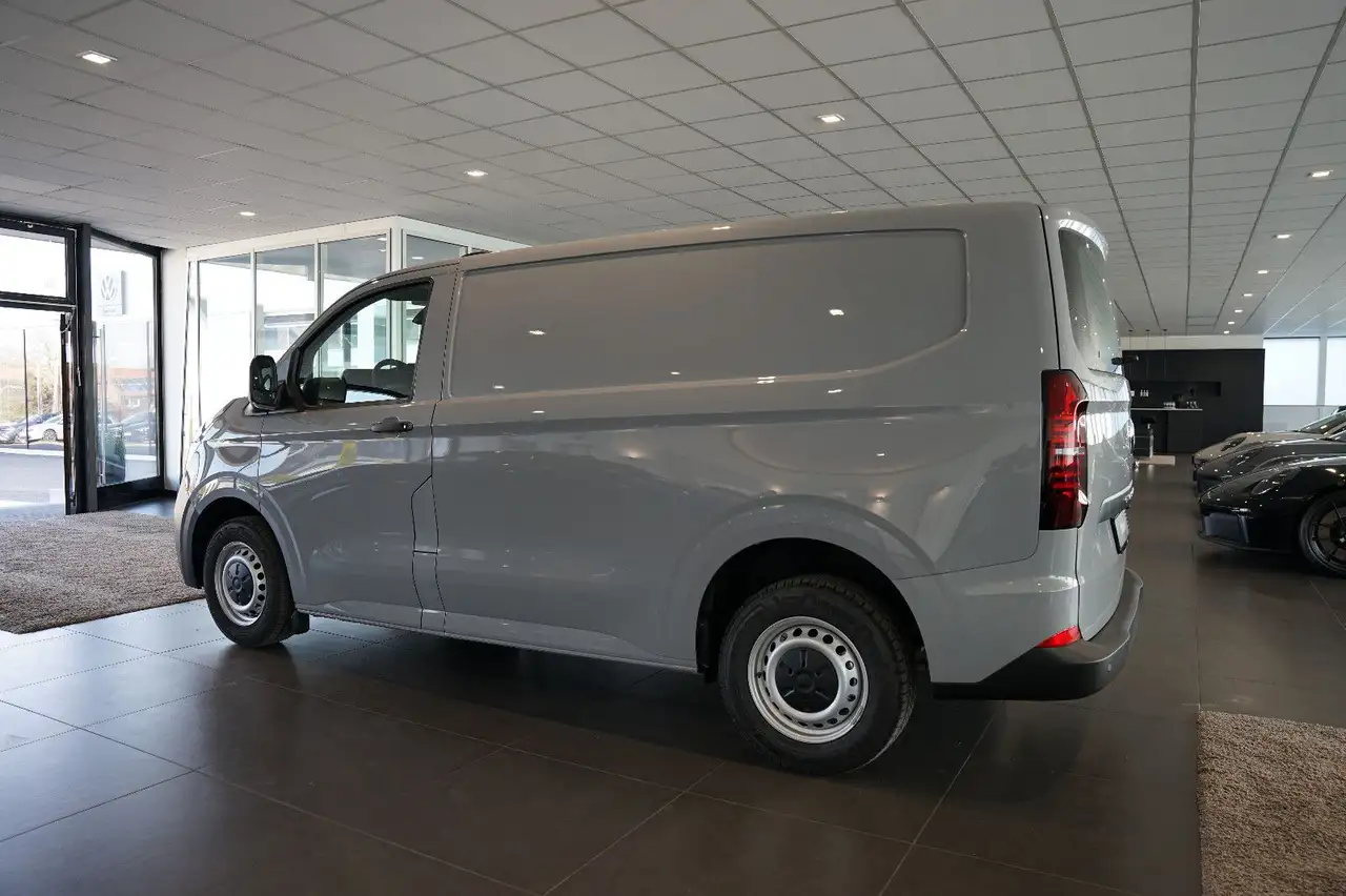 Volkswagen T7 Transporter 2