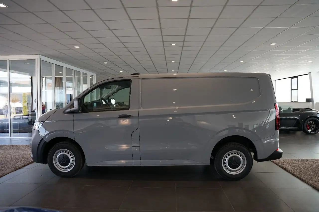 Volkswagen T7 Transporter 3