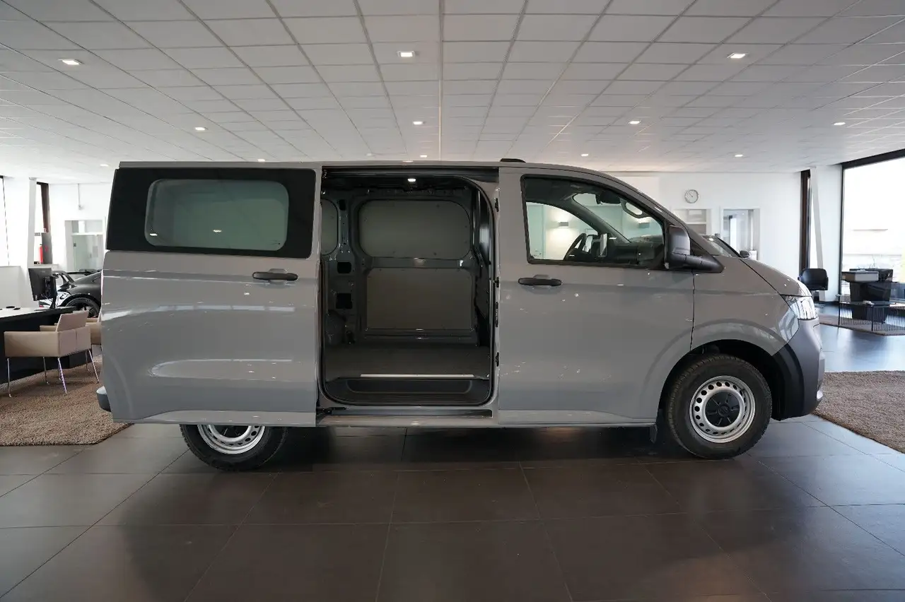 Volkswagen T7 Transporter 5