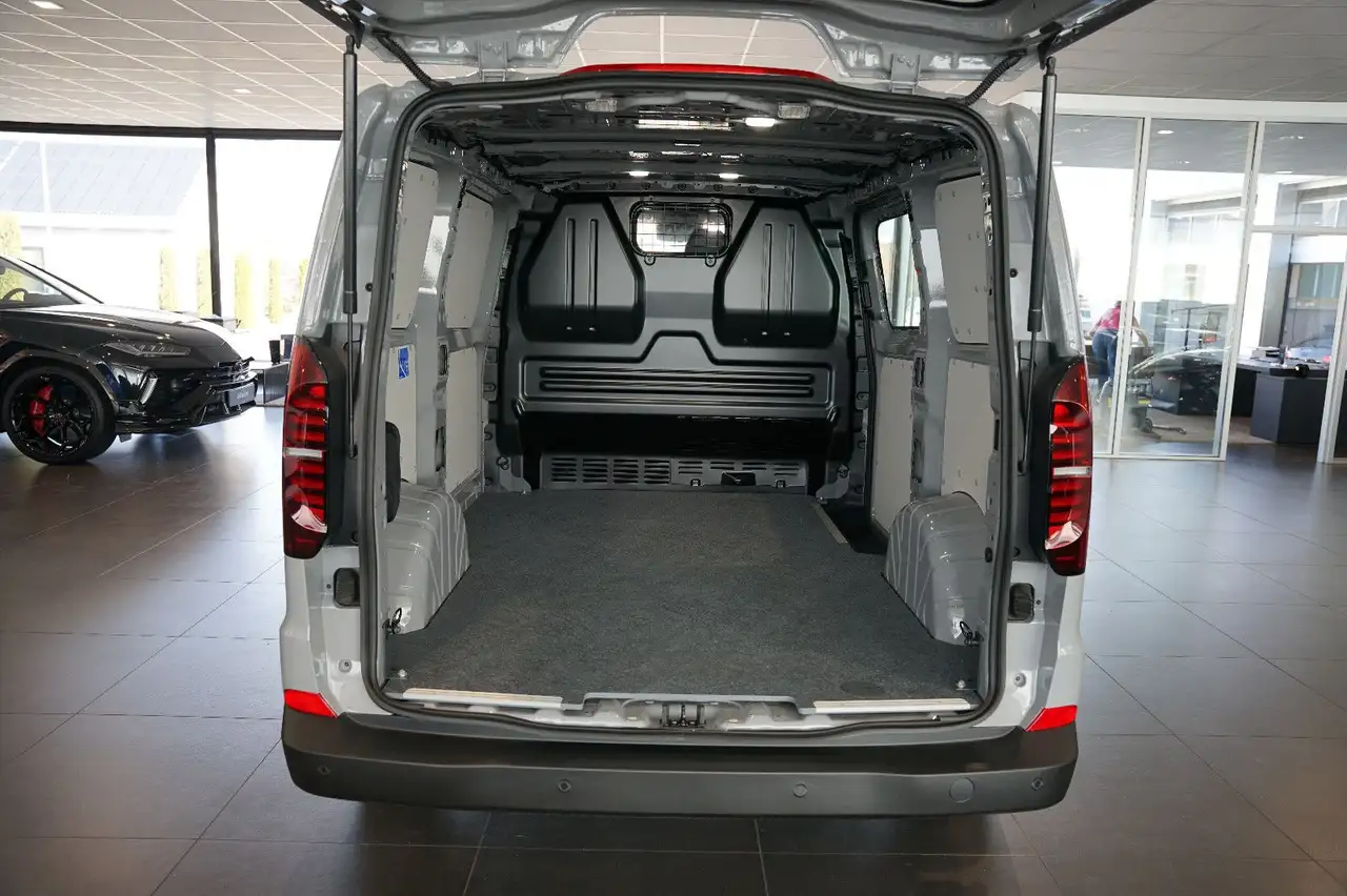 Volkswagen T7 Transporter 8