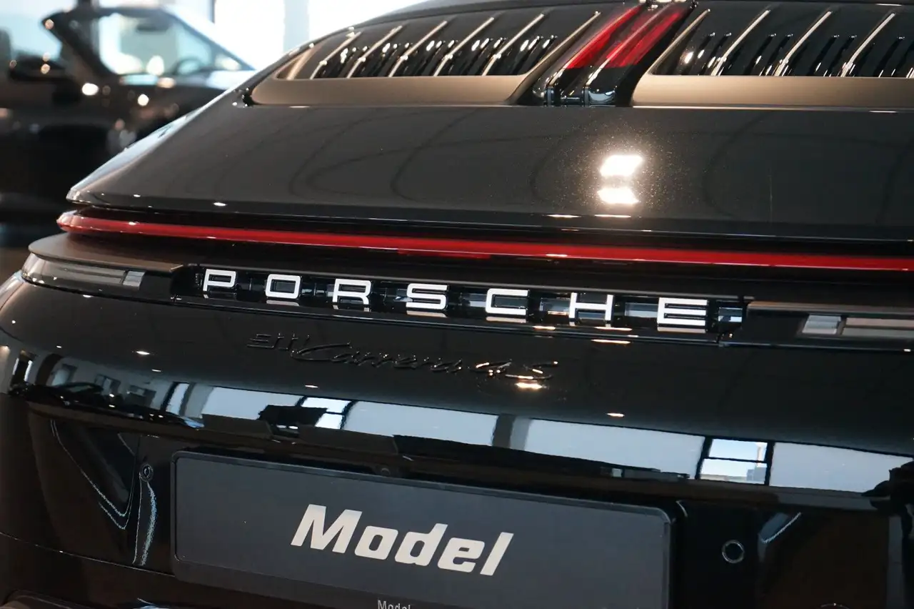 Porsche 992 8