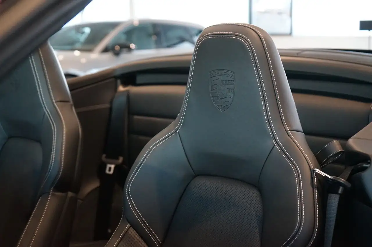 Porsche 992 16