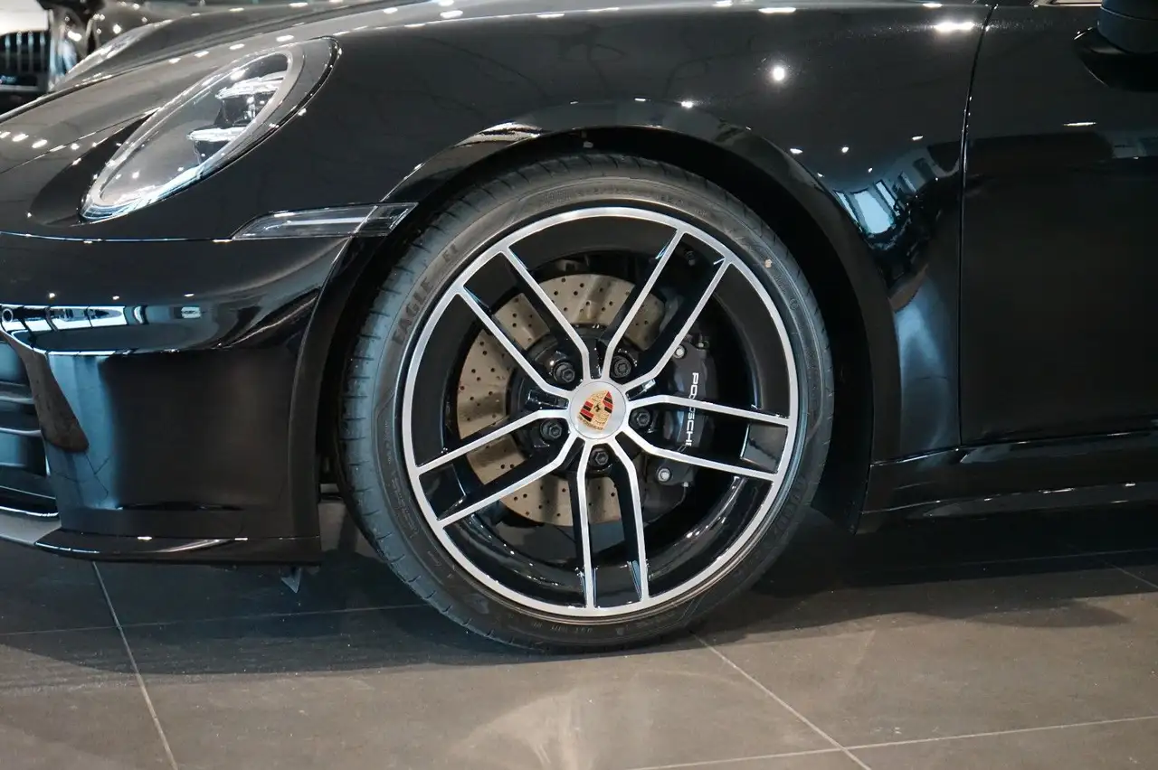 Porsche 992 8