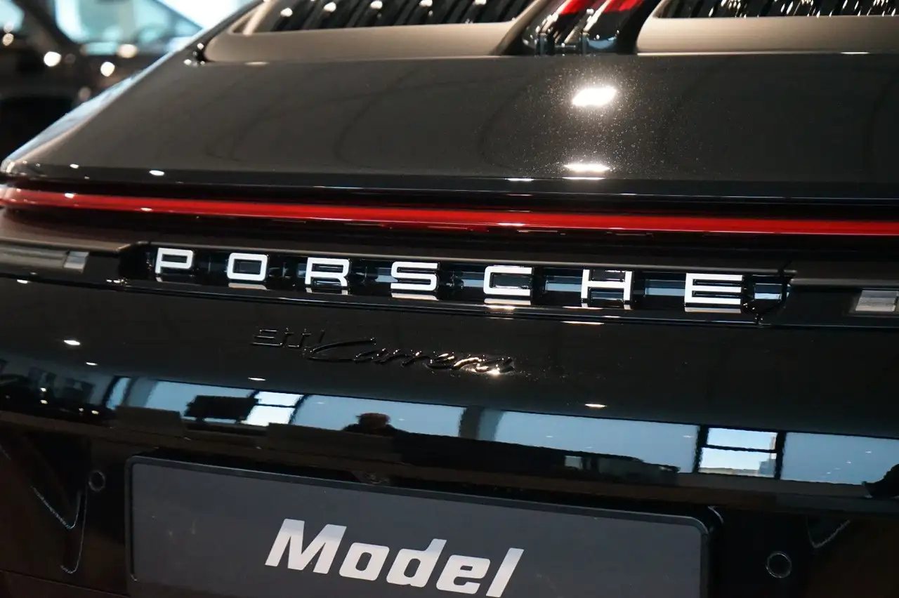 Porsche 992 11
