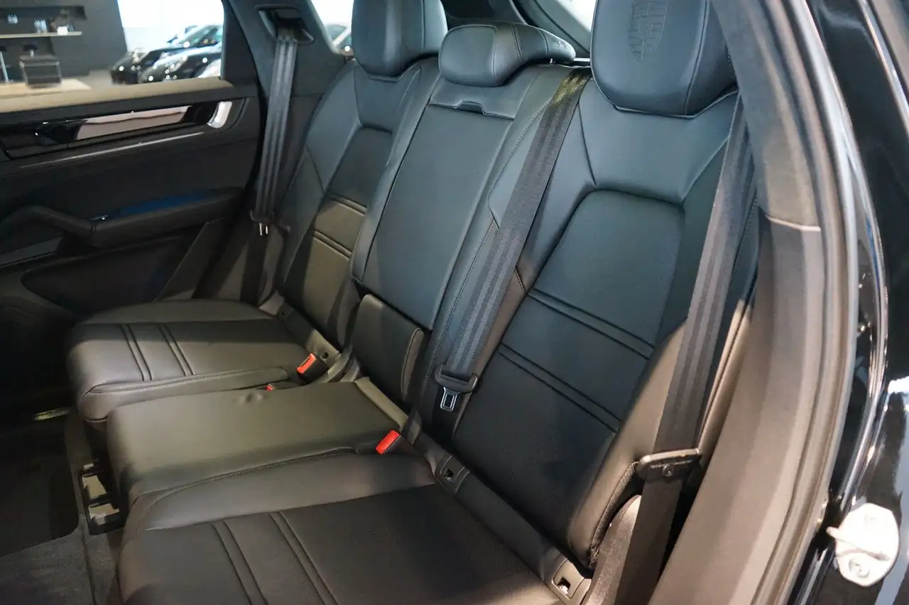 Porsche Cayenne 8
