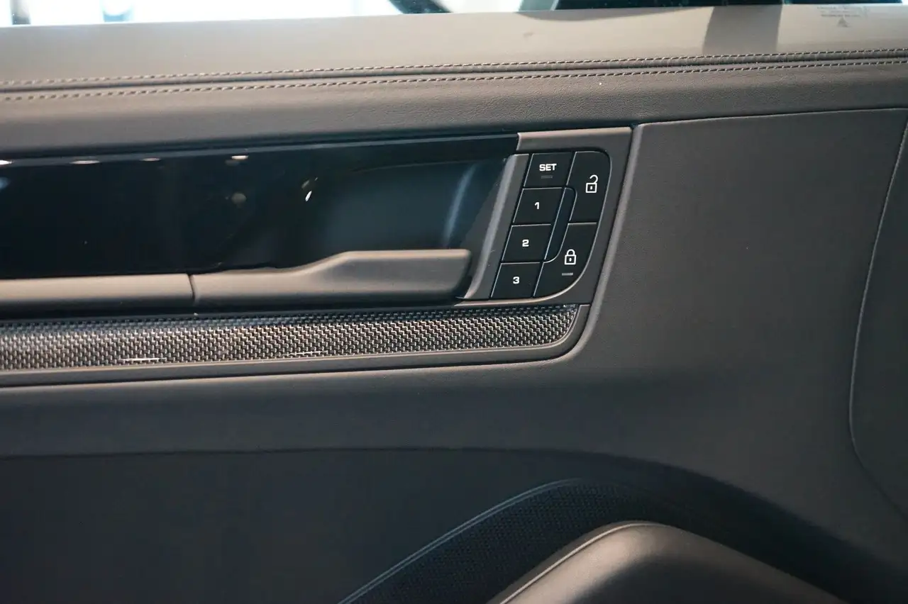 Porsche Cayenne 16